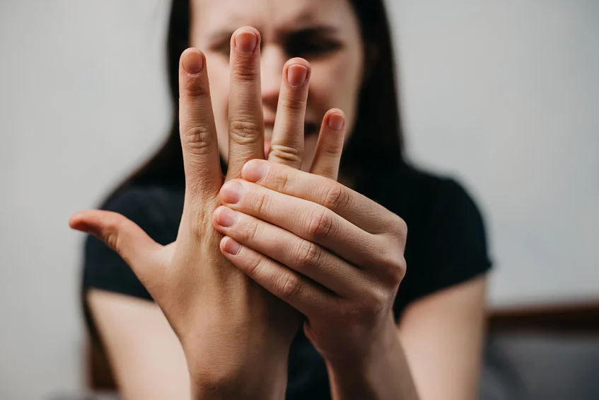 Trigger finger symptoms causes tendon